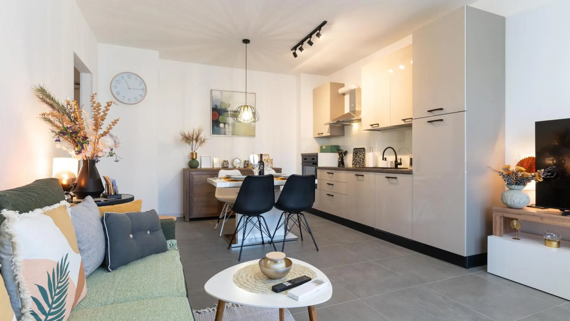 Apartment Gold Pula 0*,